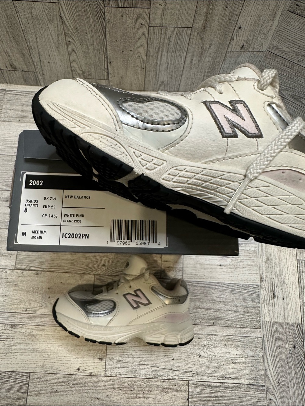 New Balance Kids White with Pink Accent Retro Runner Sneakers size 8C